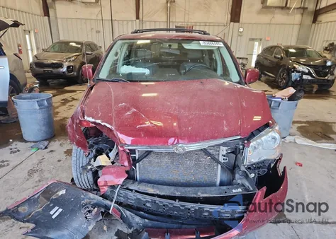 2010 Chrysler Town & Country Touring Plus из США, поврежденный, VIN 2A4RR8DX4AR495033